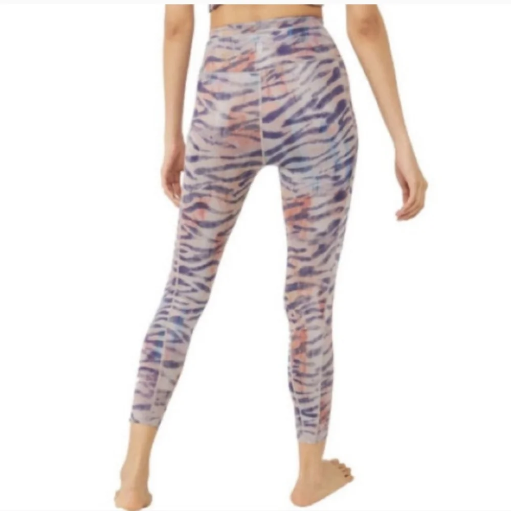 NWT FP Movement Beat The Heat Reversible Sports Bra & Leggings Set Tiger Combo - Picture 7 of 11